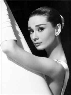 Audrey-Hepburn-Ultimate-Collection-20-DVD-Boxset-2